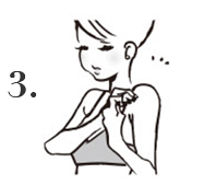 3.体を起こし、最後にストラップの長さを調節します。肩ストラップと肩に指一本入る程度が◎